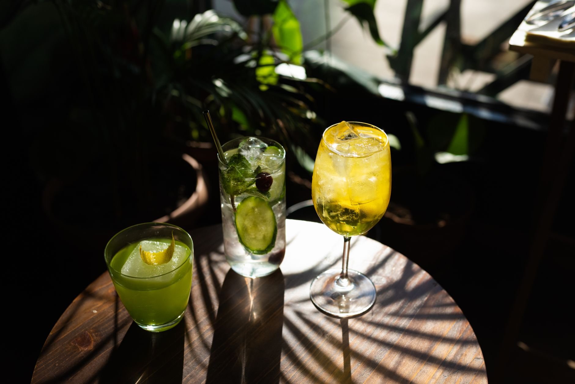 Goldener Spritz — Kombucha mit Aperol-Charakter in einem Glas